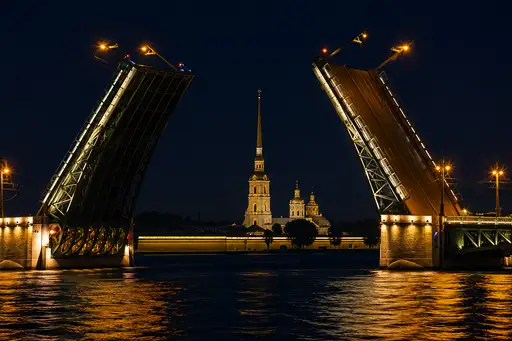 Ночная экскурсия по Неве «Мосты повисли над Невой»