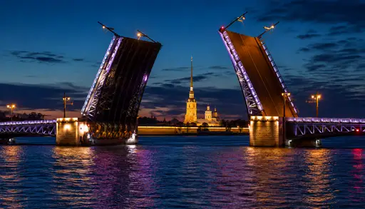 Ночная прогулка «Восемь разведённых мостов на катамаране»