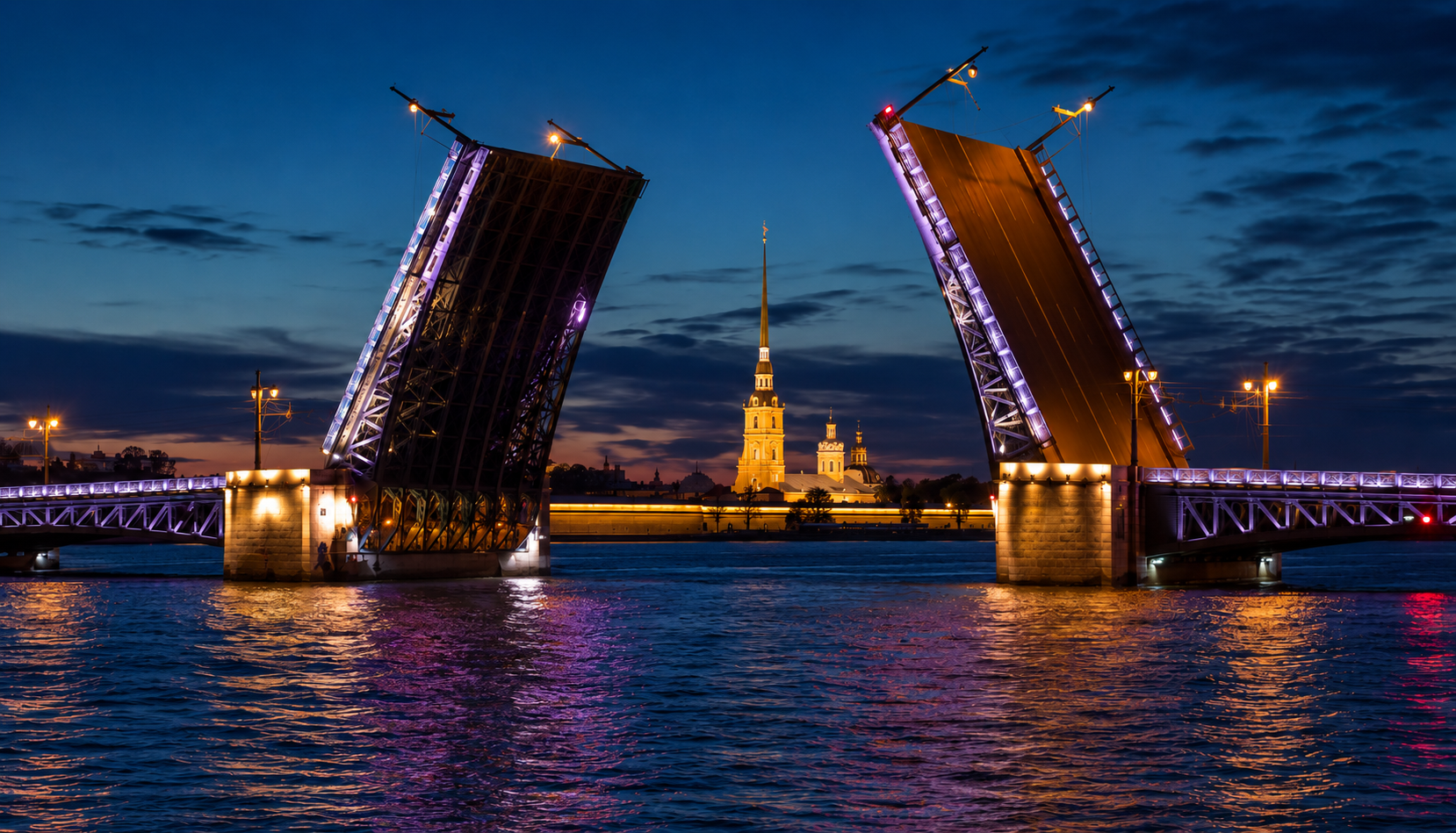 Ночная прогулка «Восемь разведённых мостов на катамаране»